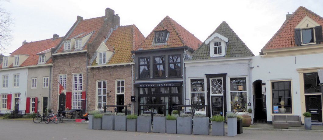 Het dubbele pand van restaurant Ratatouille aan de Vischmarkt in Harderwijk
