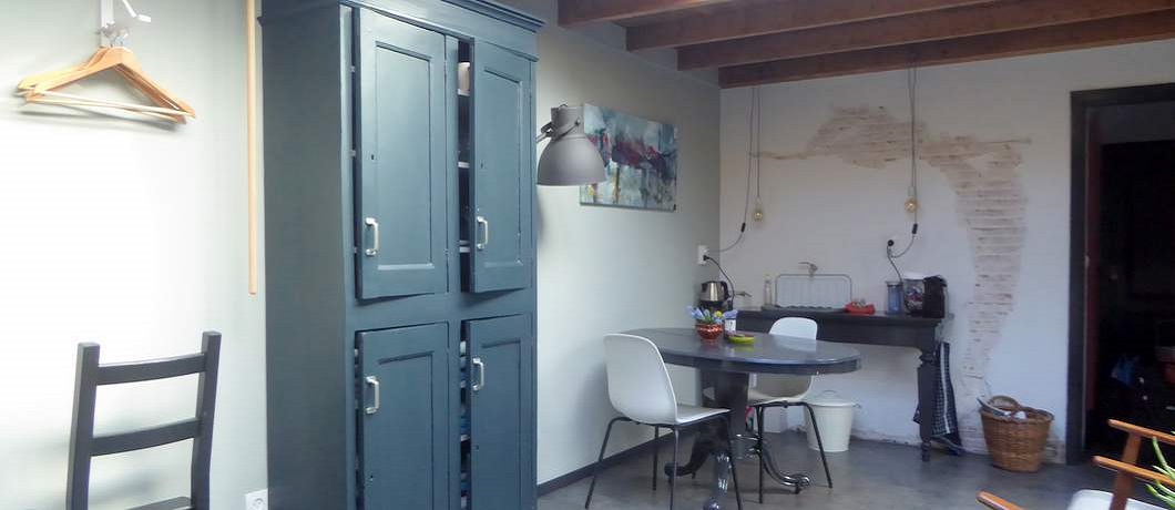 Industriële inrichting bij B&B De Garaazje in Workum