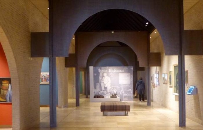 Doorkijkje in de kathedraal, het Jopie Huisman Museum in Workum