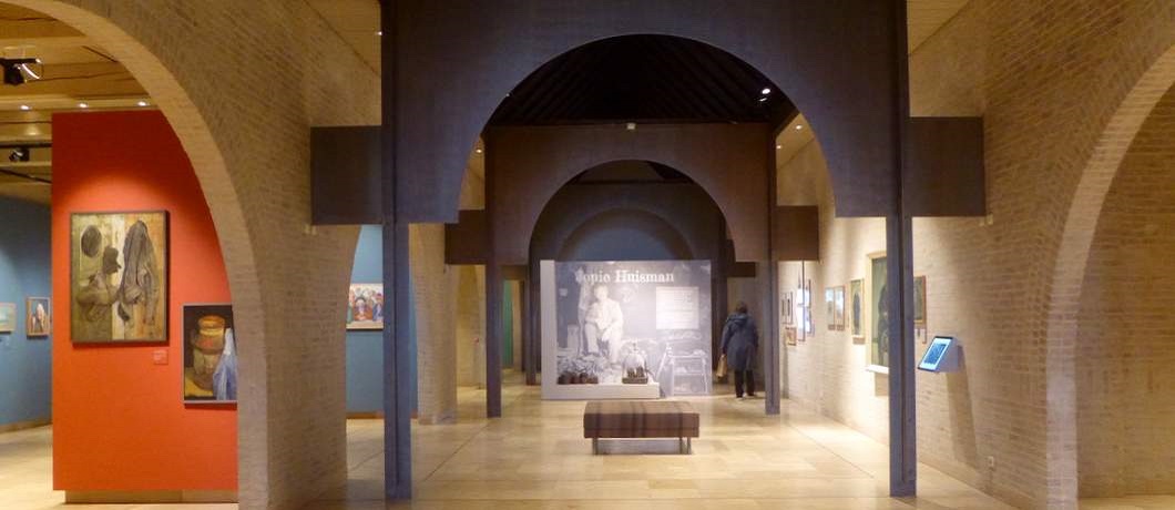 Doorkijkje in de kathedraal, het Jopie Huisman Museum in Workum