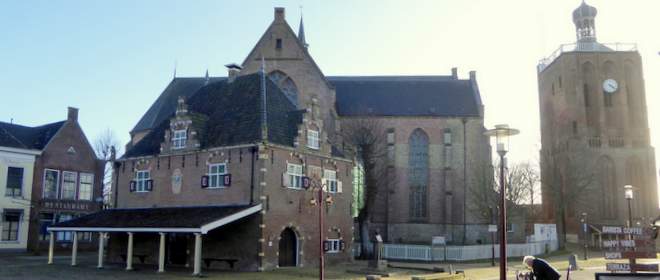 Merk is het centrale plein van Workum met Waag, toren en kerk