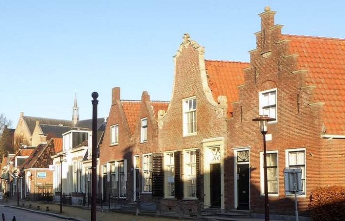 De fraaie gevels van de huizen aan Súd in Workum