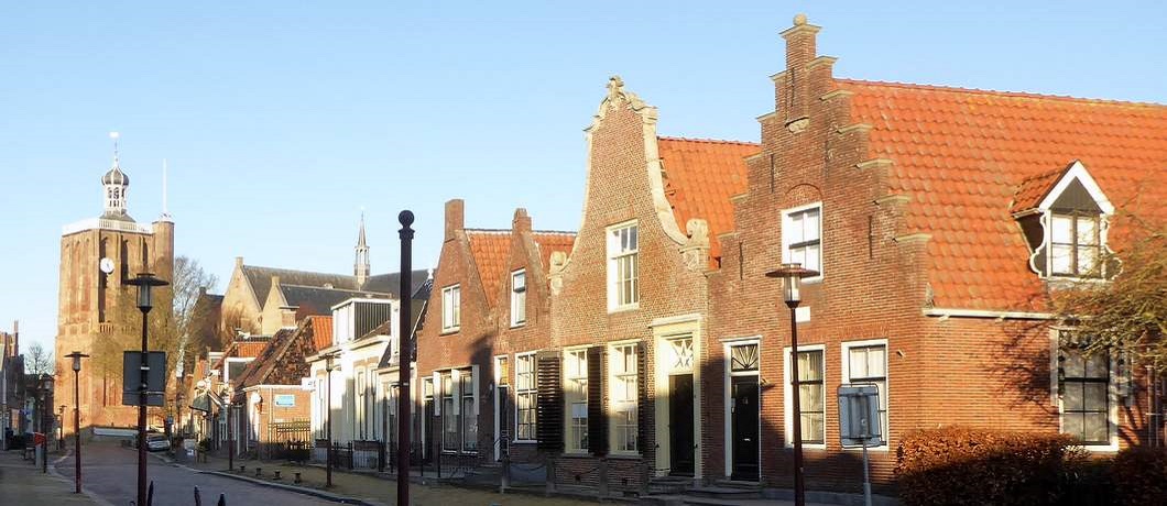 De fraaie gevels van de huizen aan Súd in Workum