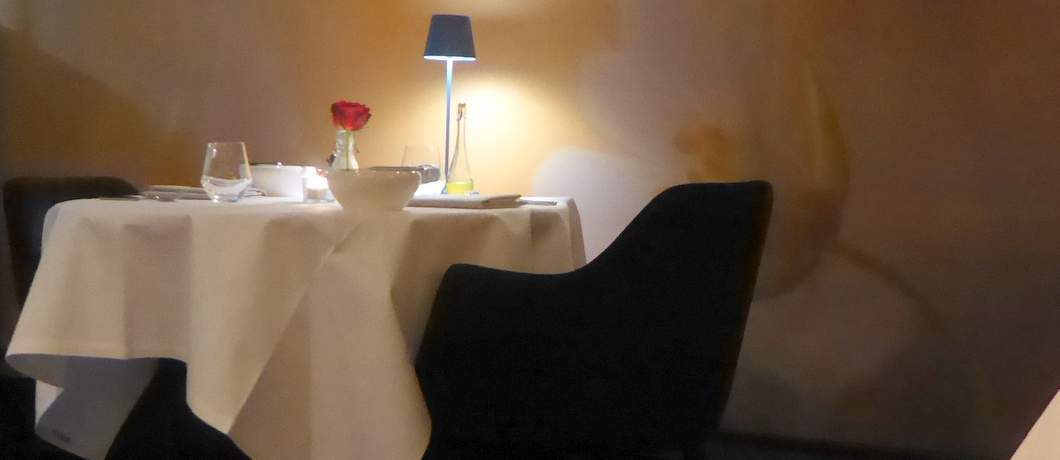 Een van de zes tafels bij restaurant Le Petit Bistro in Sneek