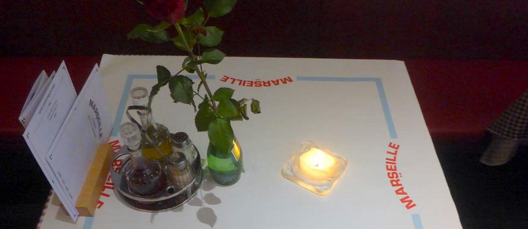 Tafelkleed van Café Marseille: Frans en hip