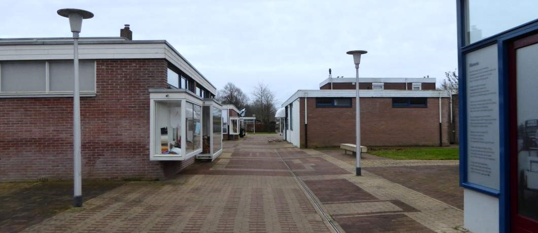 De autovrije winkelstraat in Nagele.