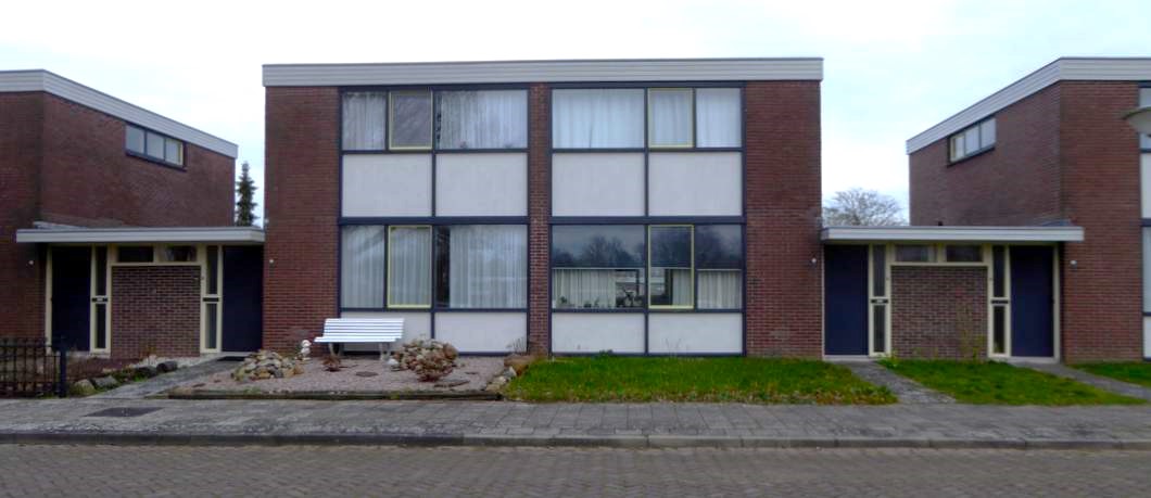 Twee-onder-één-dak-woningen in de Karwijhof van Nagele.