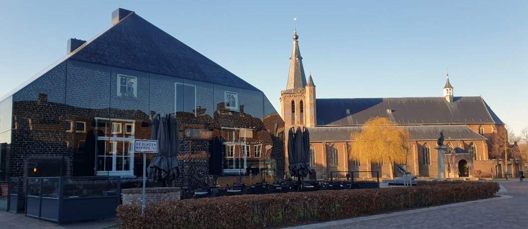 Voorkant van De Glazen Boerderij in Schijndel