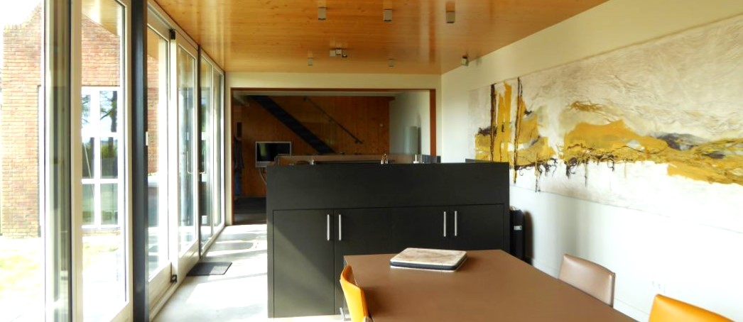 De strakke keuken van vakantiehuis De Takomst in IJlst