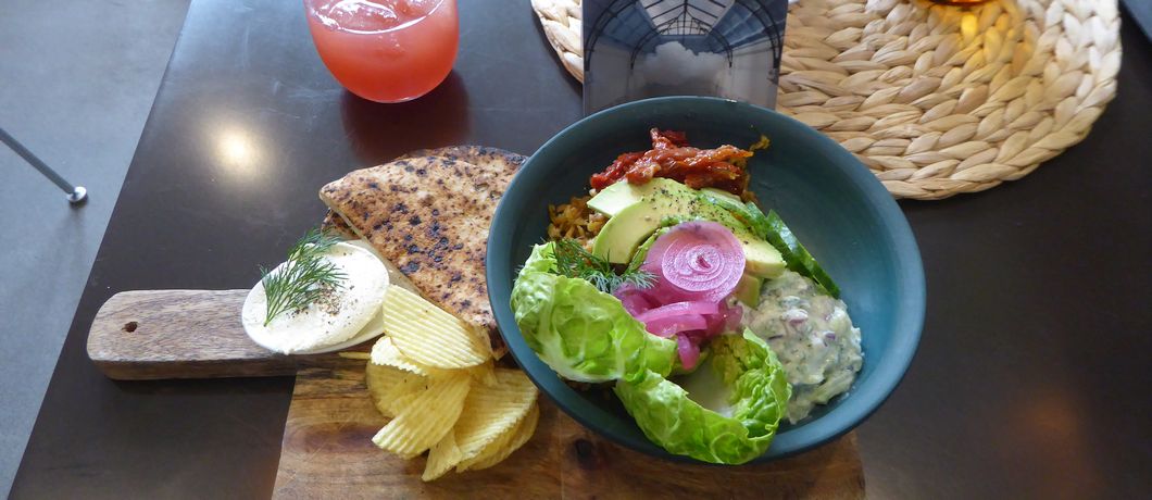 Veganistischer pita gyros bij restaurant Konijnenvoer.