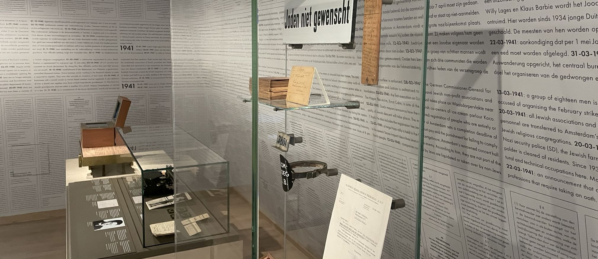Documenten en objecten in het Nationaal Holocaustmuseum in Amsterdam
