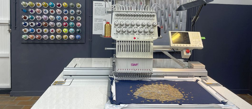 Bordueren en laseren in het Textielmuseum in Tilburg.