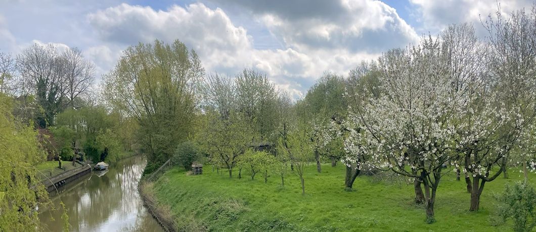 Uitzicht op de Korne tijdens de bloesemwandeling in de Betuwe over het Errekomsepad.