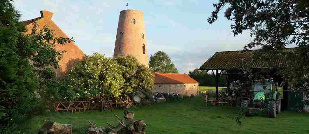 De molen van Terhofstede vlakbij het vakantiehuis en vlakbij Retranchement.