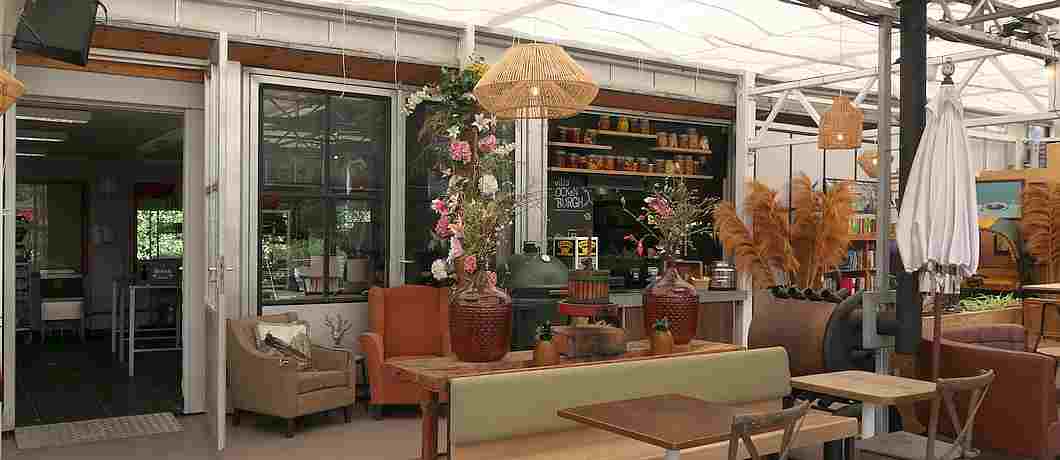 Binnen in de kas van Villa Ockenburgh.