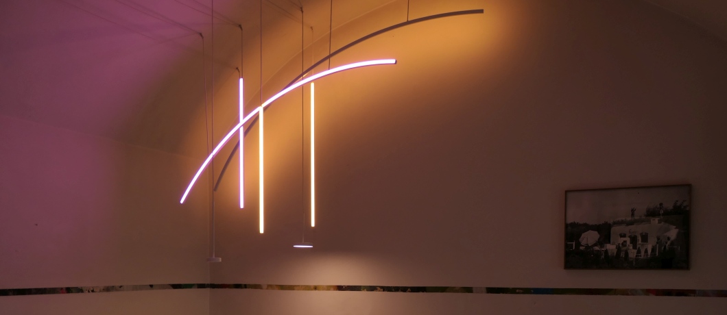 Sfeervolle lamp in dit vakantiehuis aan zee bij Hoek van Holland.