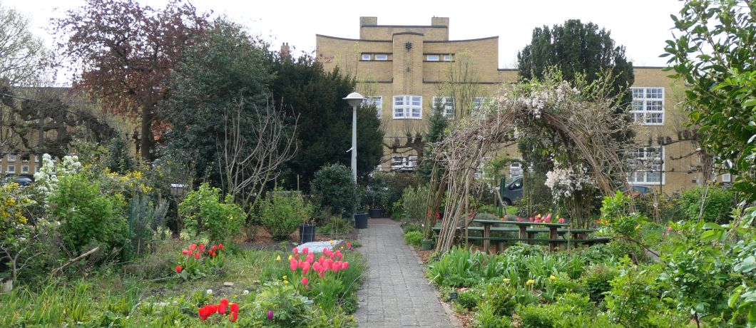 School aan het Zuiveplein wandeling Betondorp.